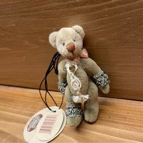 Ganz Mini Teddy Bear Flower Girl - Picture 8 of 16